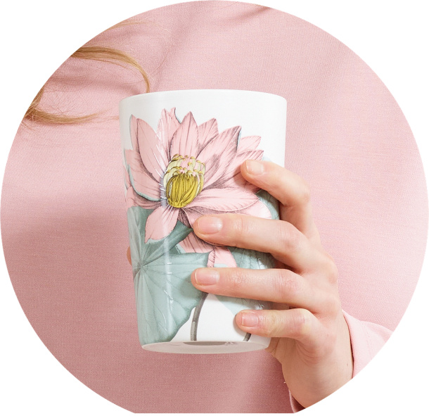 Porcelánový hrnček Teaeve Padma. 