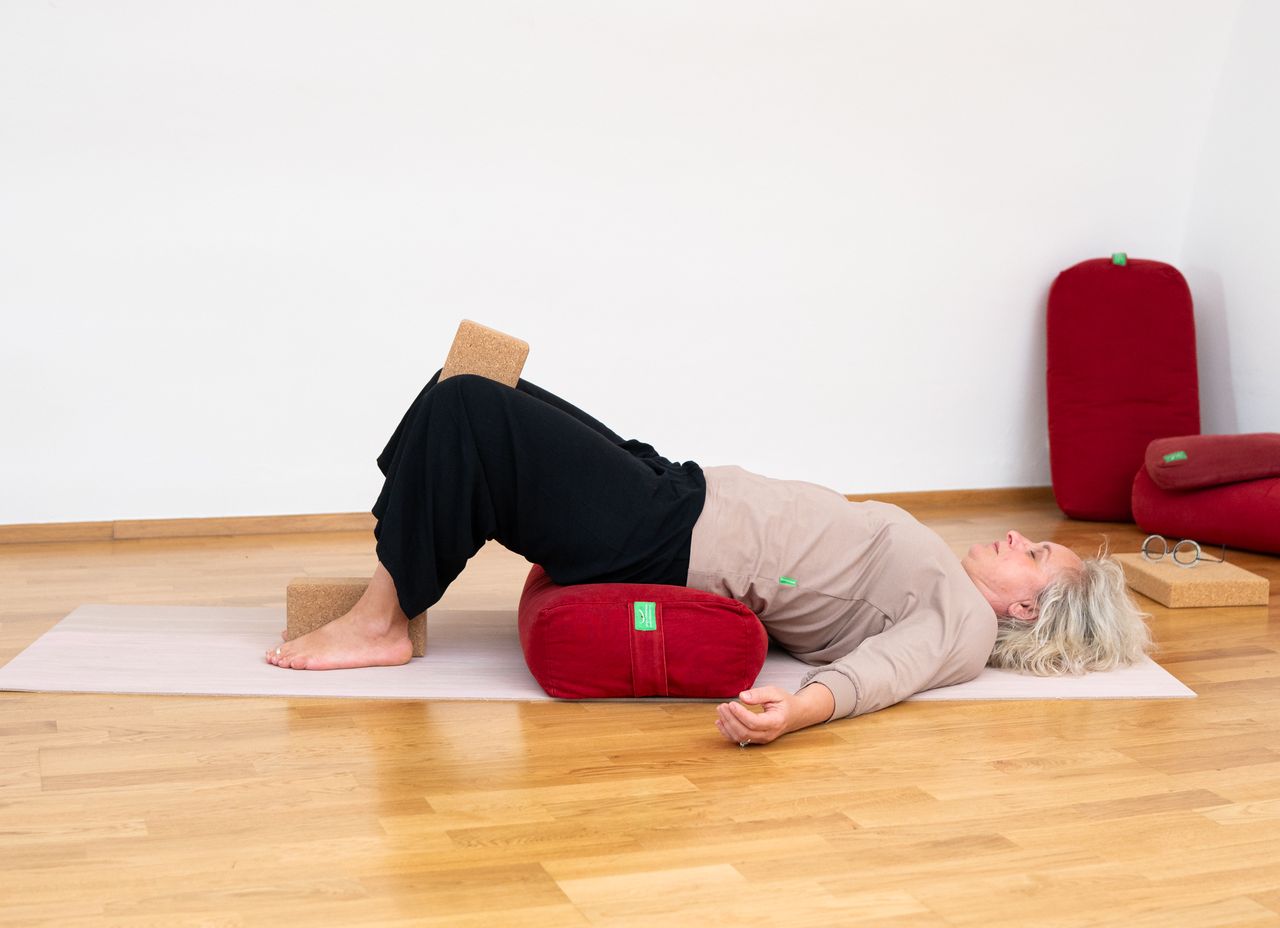 Pozice můstku (Setu Bandha Sarvangásana) - 2